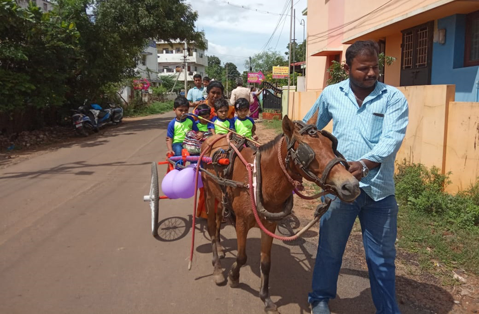 Fun Ride In A TONGA With Their Friends - Nehru Kids Academy